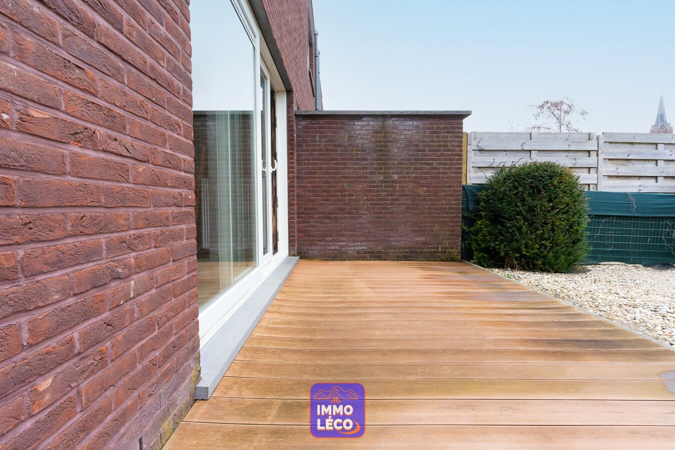 Maison moderne dans un lotissement avec parking 2 voit. &amp; jardin, proche de la Gare ! 