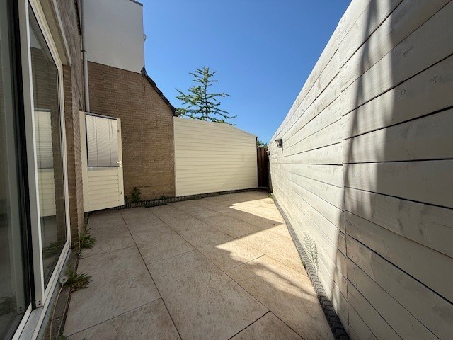 Royale hoek-eengezinswoning met 155 m² wooncomfort en 5 kamers, riante tuin en dakterras. 