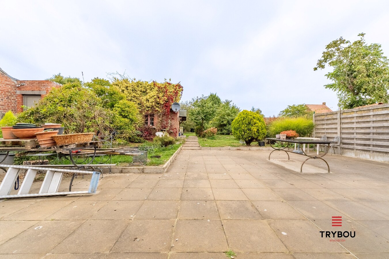 Open woning op ruim perceel in Jonkershove 