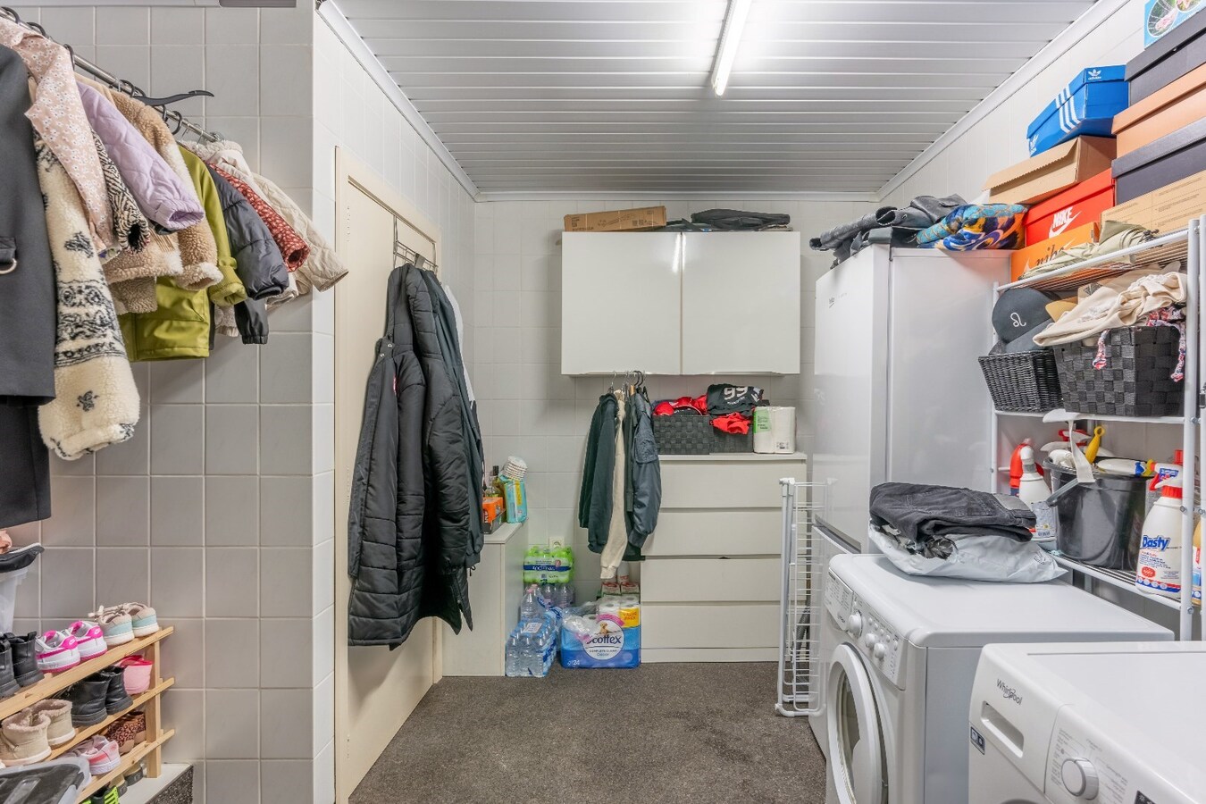 Ruime woning in Dorne(Maaseik) met 4 slaapkamers, gelegen op een uitzonderlijk ruim perceel. 