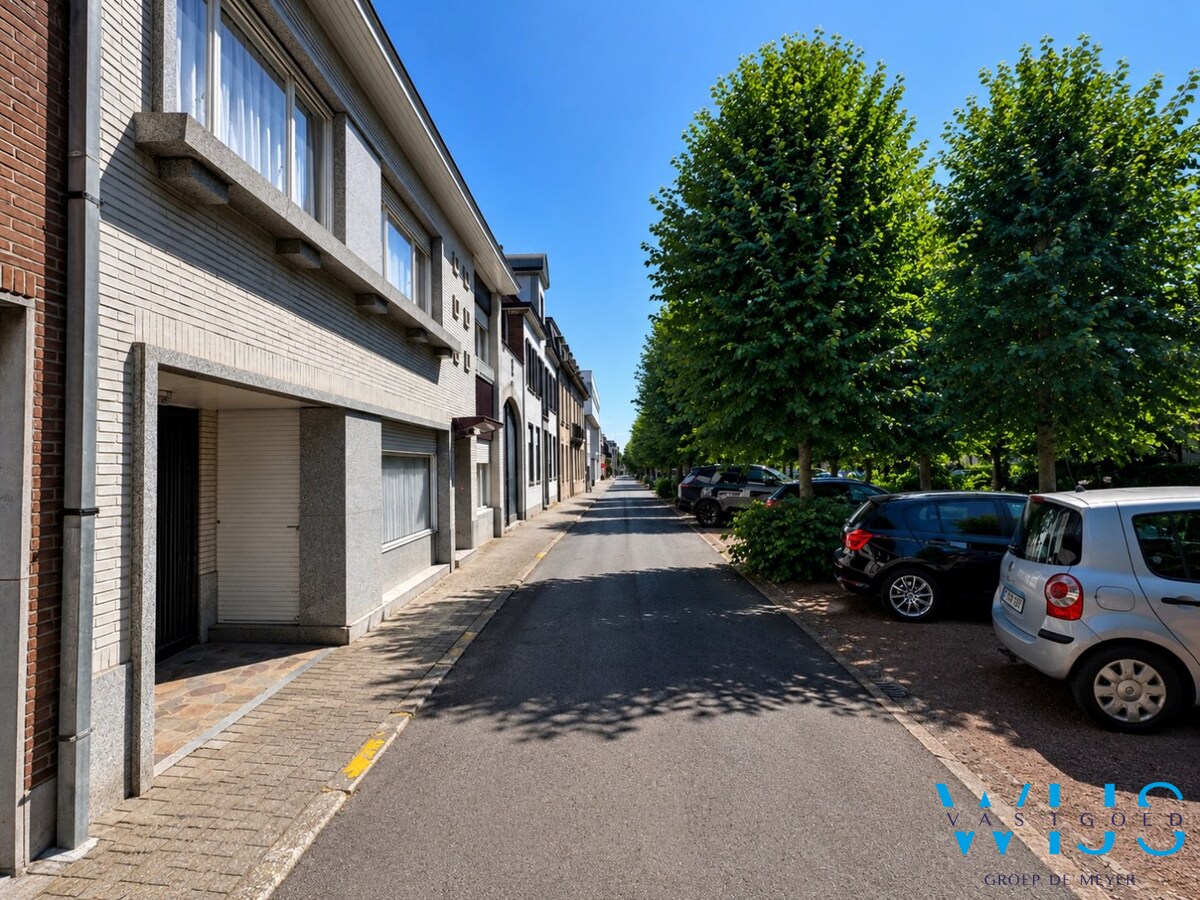 Karaktervolle en instapklare woning met uitzonderlijk perceel van 1.445 m² in hartje Ertvelde 