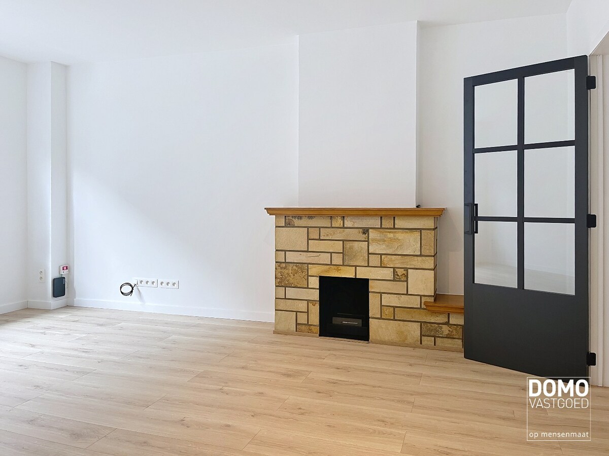 VOLLEDIG GERENOVEERD APPARTEMENT MET TERRAS EN GARAGE TE HASSELT 