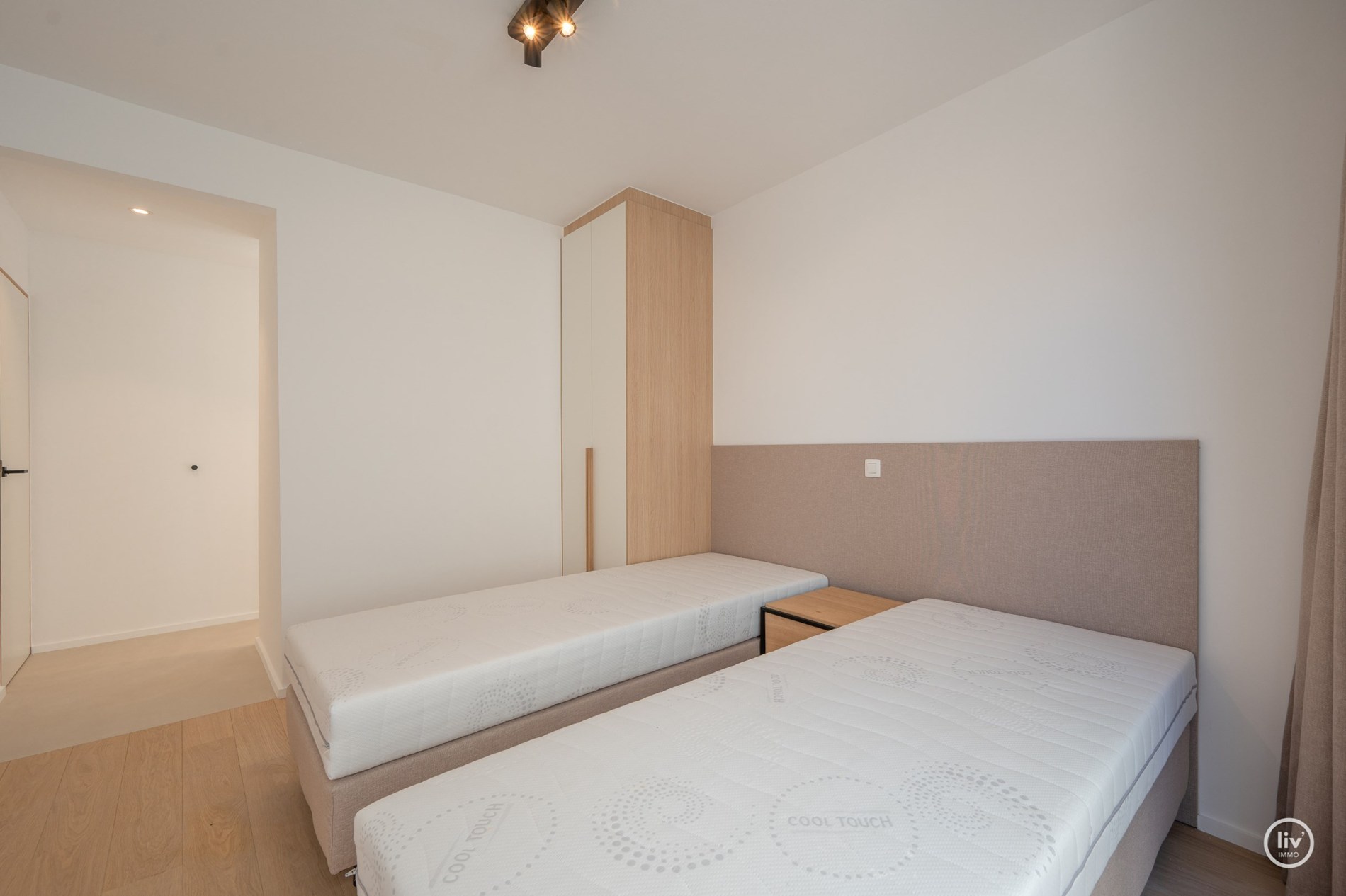 Lichtrijke penthouse met open zicht op toplocatie nabij Dumortierlaan. 