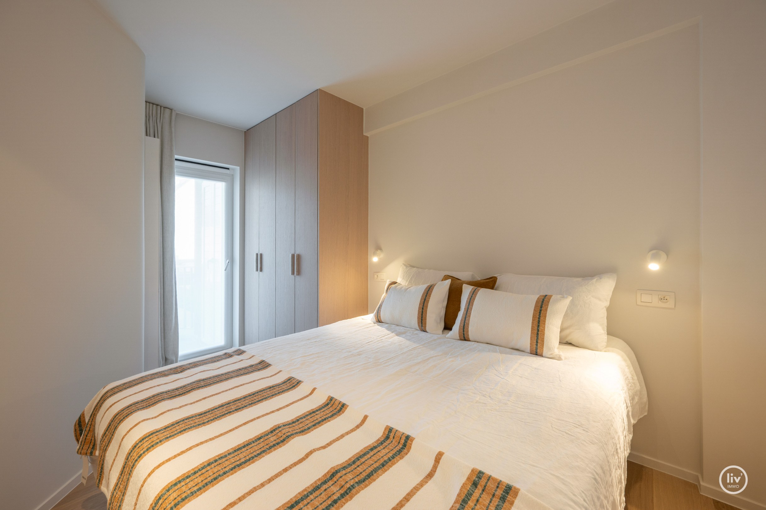 Luxueus gerenoveerd tweeslaapkamerappartement op toplocatie te Dumortierlaan. 