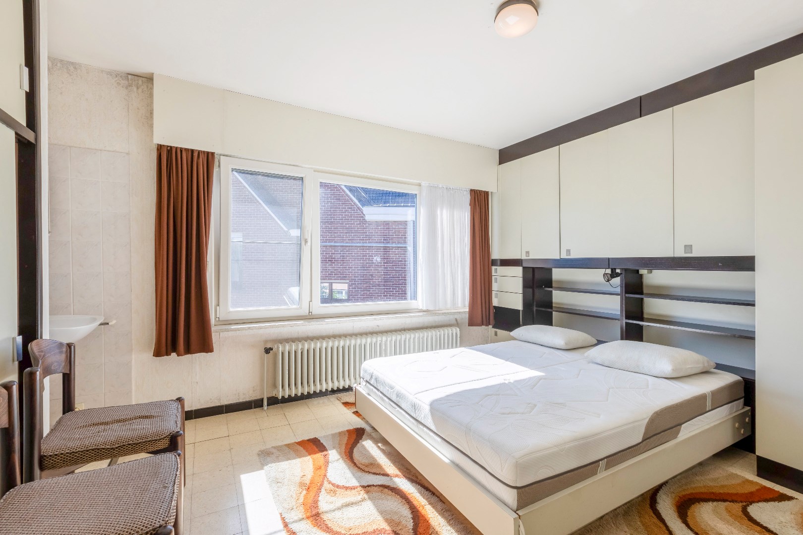 VERKOCHT - Ruime half open bebouwing met garage te Merelbeke 