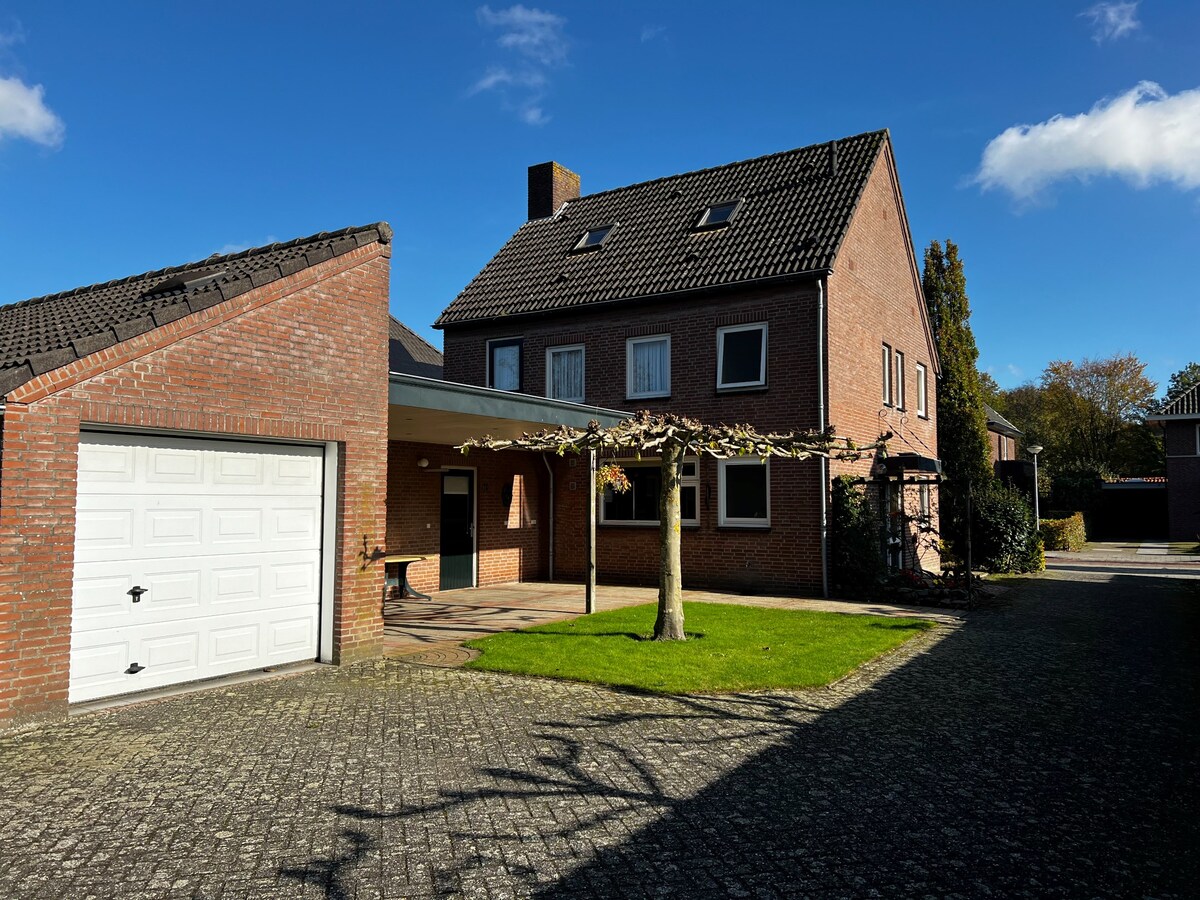 Vrijstaande woning op royaal perceel in het hart van Duizel 