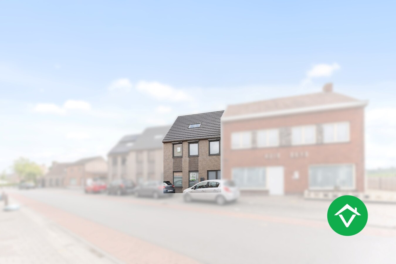 Instapklare, recente woning (2018) met 4 slaapkamers en garage in hartje Koekelare. 