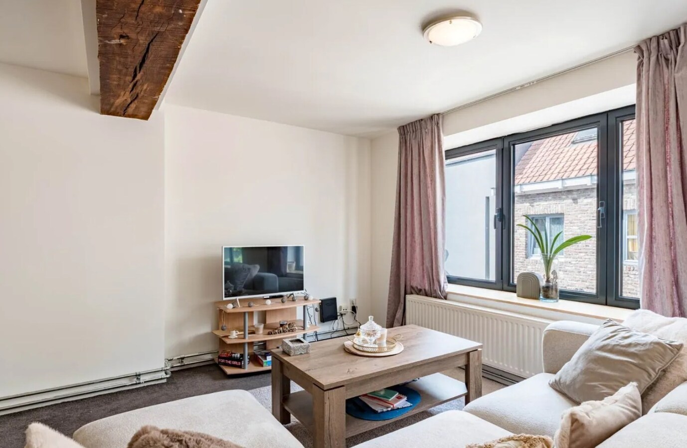 Unieke investeringsopportuniteit in het hart van Maaseik Handelspand + 2 verhuurde appartementen | Centrale ligging | Interessant verhuurpotentieel 
