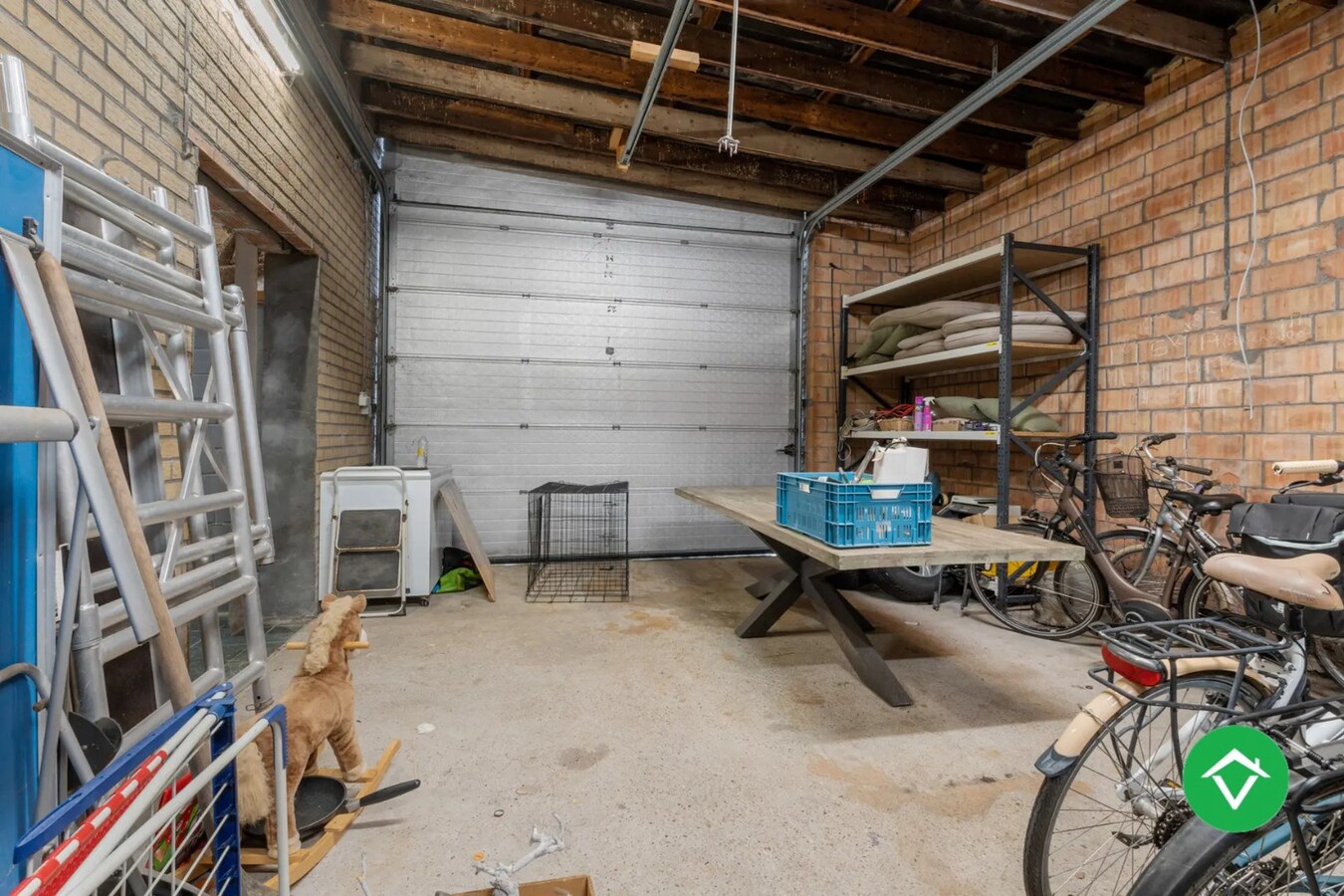 Ruime woning met handelspand en loods te Oudenburg 