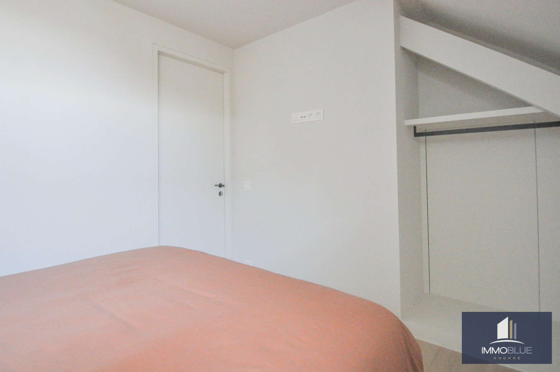 Volledig gerenoveerd hoek-appartement met een prachtig zicht op het Zegemeer. 