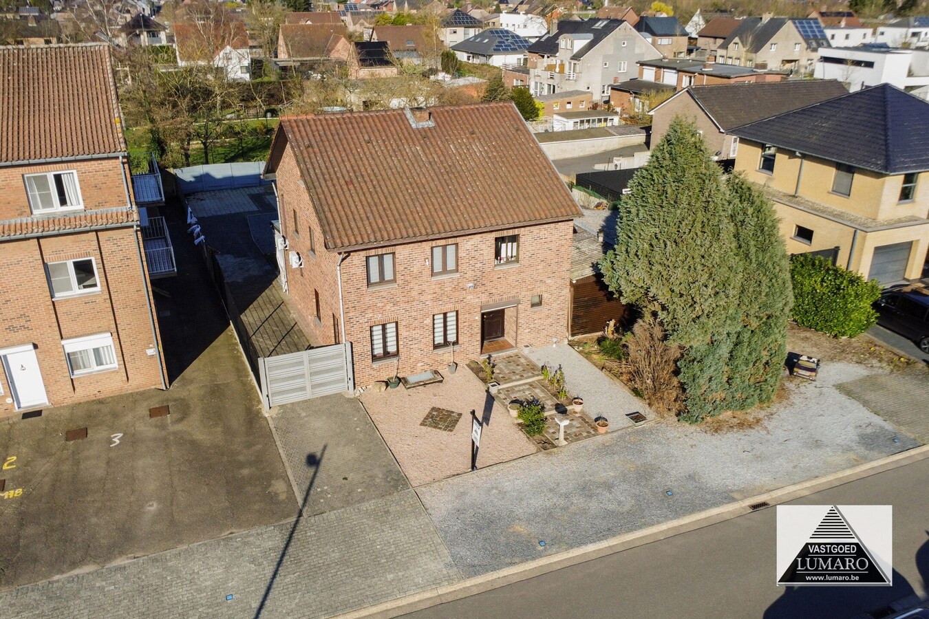 Residentieel gelegen woning met 4 slaapkamers.  Buurt 'De Hulst'. 