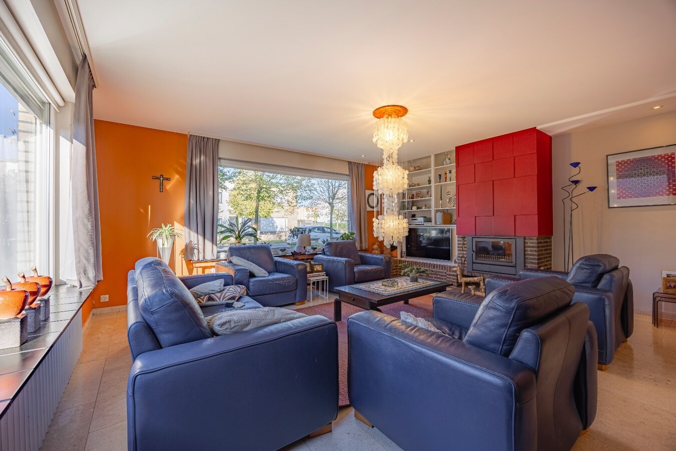 Stevig gebouwde gezinswoning met garage op zonovergoten perceel 