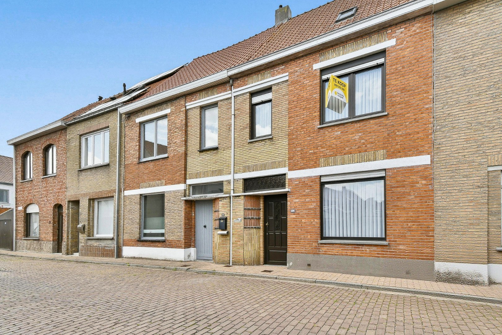 Rijwoning met veel potentieel op centrale ligging 