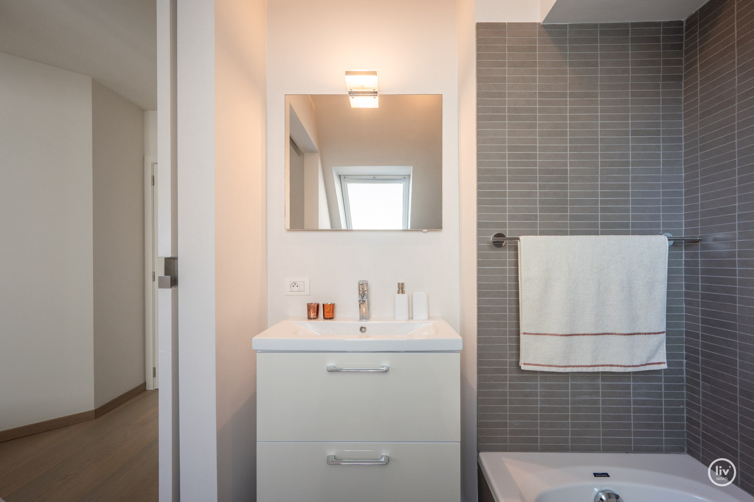 Appartement en duplex ensoleillé et spacieux avec terrasse orientée plein sud situé dans la Zoutelaan à Knokke. 