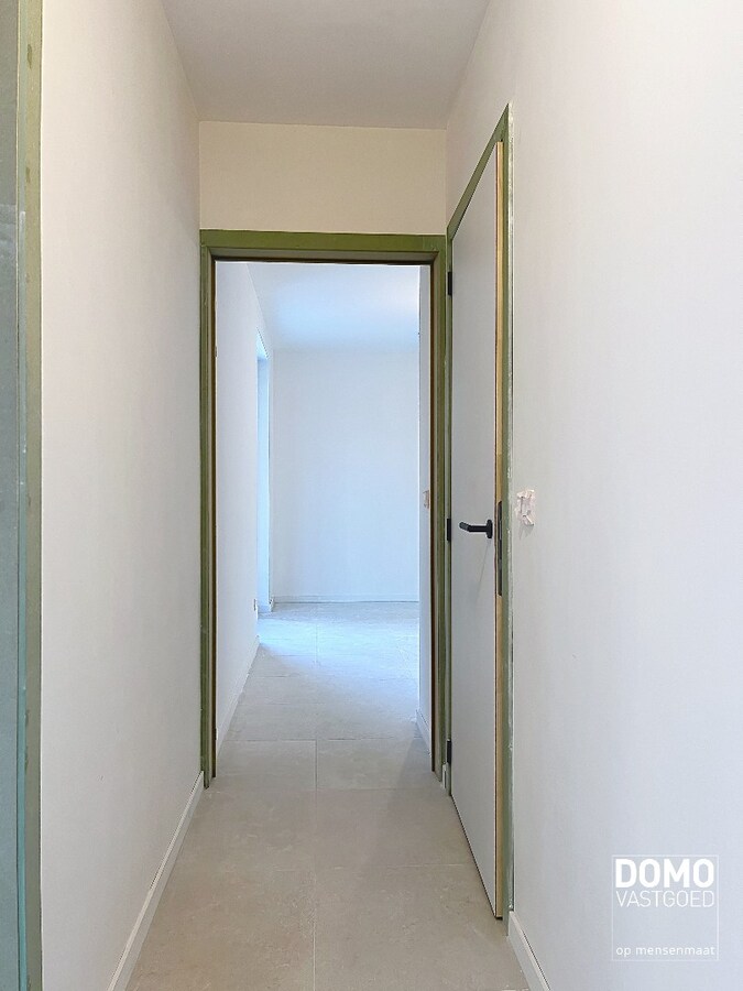 MODERN GELIJKVLOERS APPARTEMENT GELEGEN TE KERMT MET 2 SLAAPKAMERS EN RUIM TERRAS 