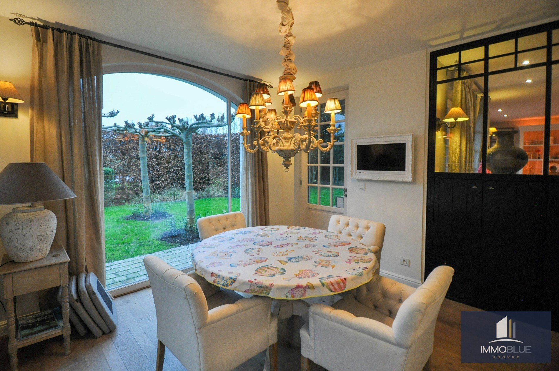 Une villa de charme située dans un quartier résidentiel calme. 