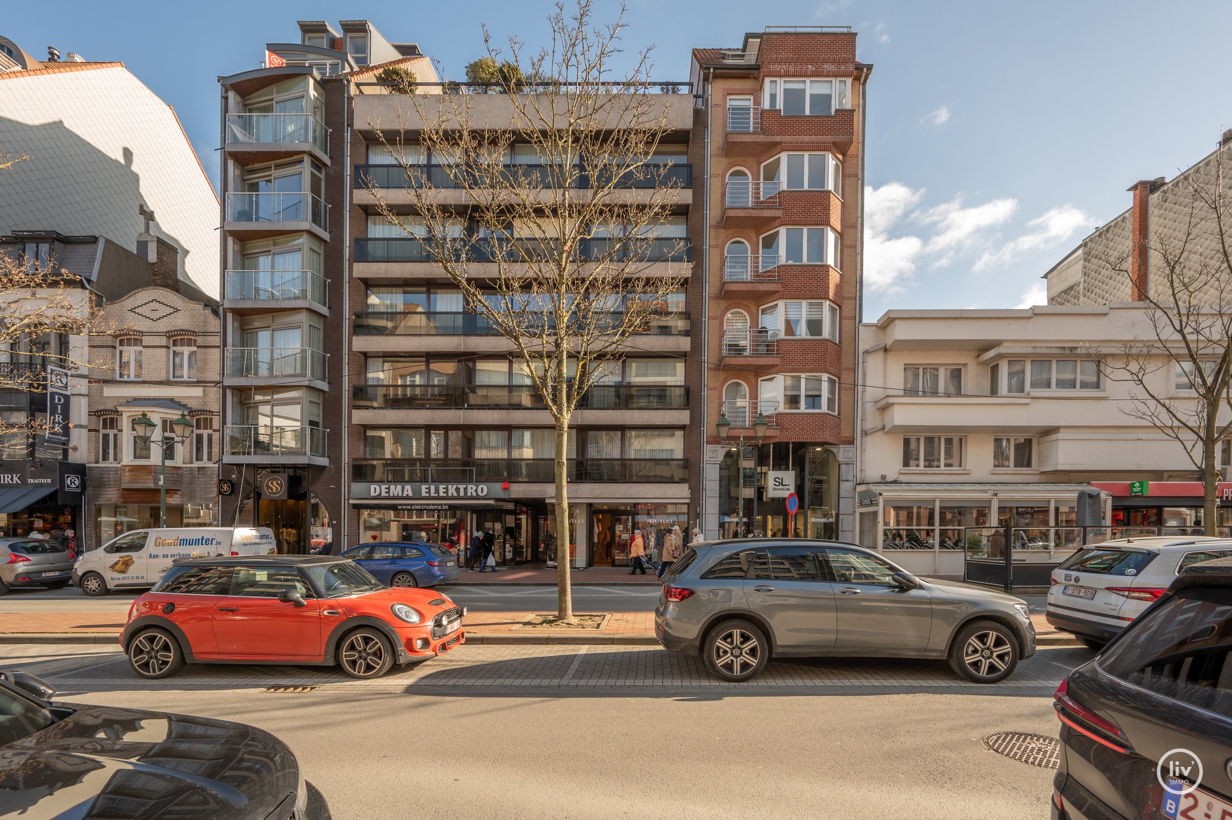 Volledig gerenoveerd en stijlvol appartement in het hart van Knokke in de  Lippenslaan. 