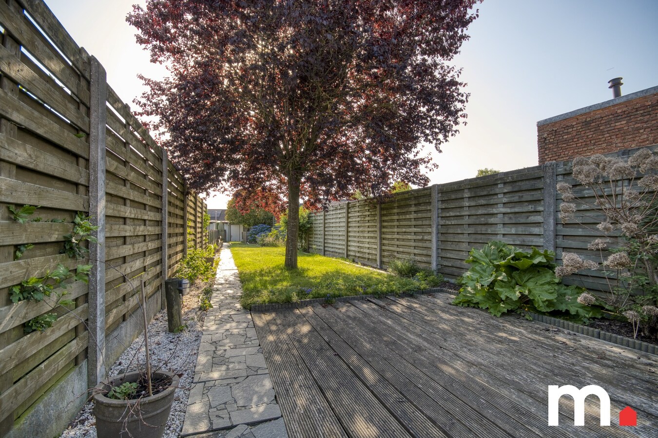 Instapklare woning te Ingelmunster met garage en uitweg achteraan! 