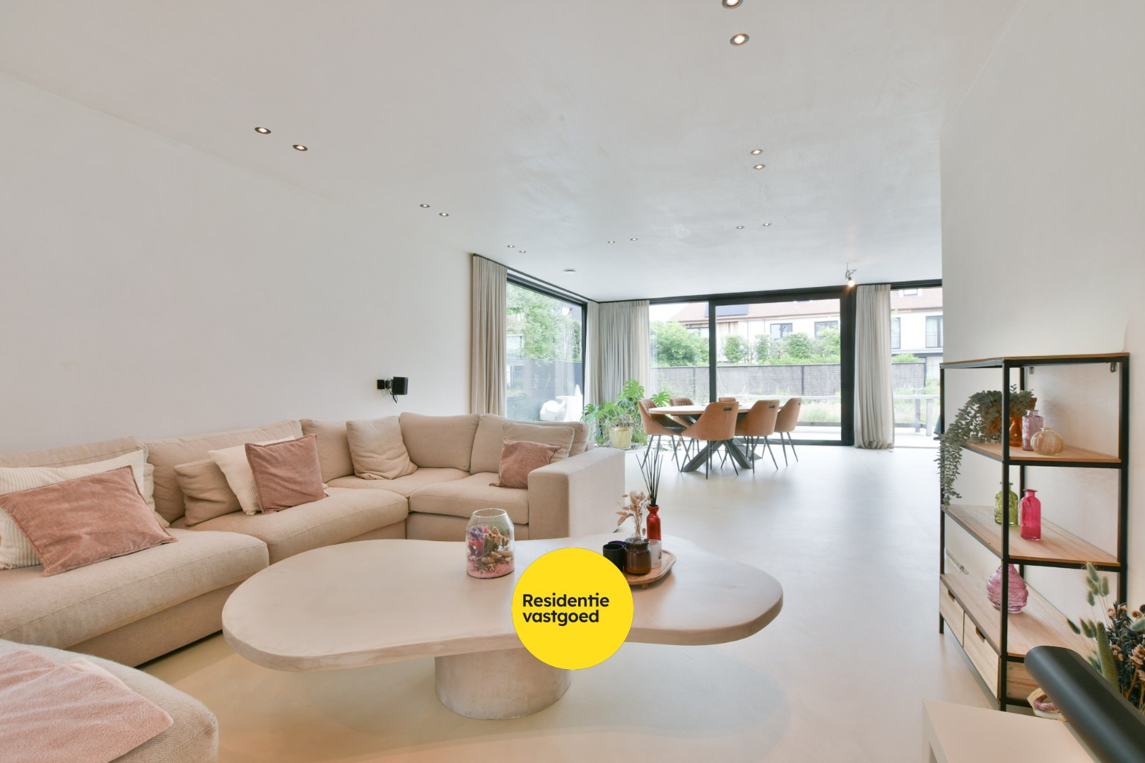 Exclusieve koppelvilla van 348 m² met 6 slaapkamers in rustige woonwijk 