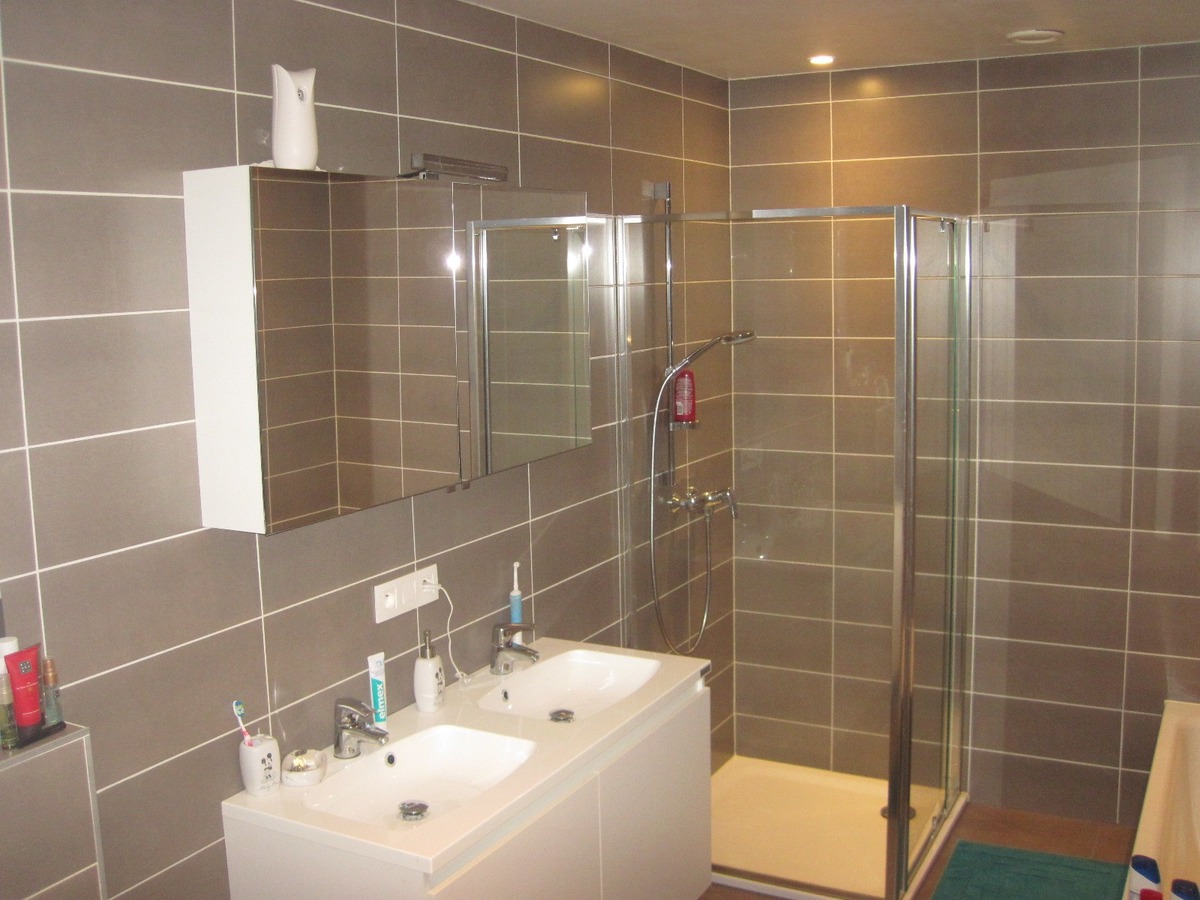 Recent, ruim appartement met een uniek terras !  GEEN VASTE KOSTEN ! 