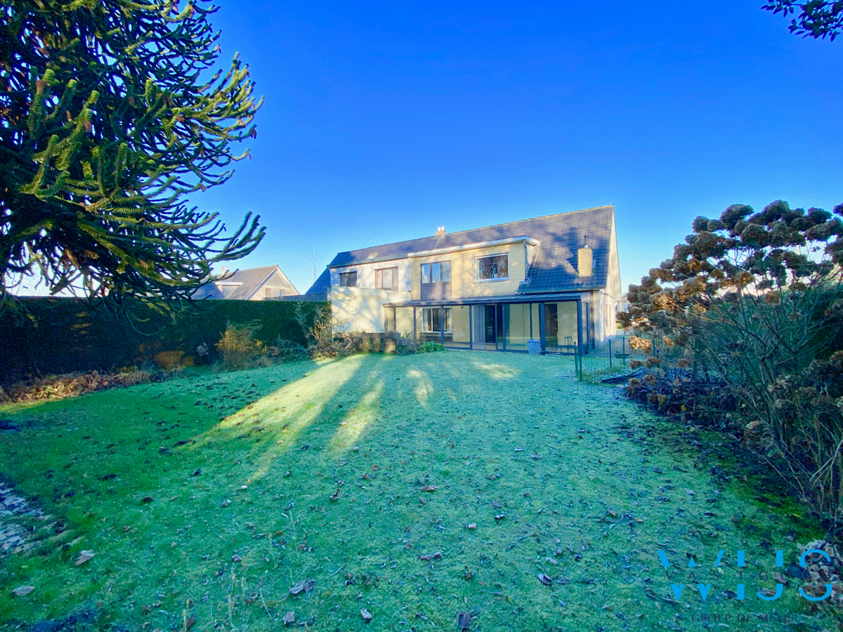 Stevige ruime gezinswoning op een prachtig perceel te KLUIZEN ! 