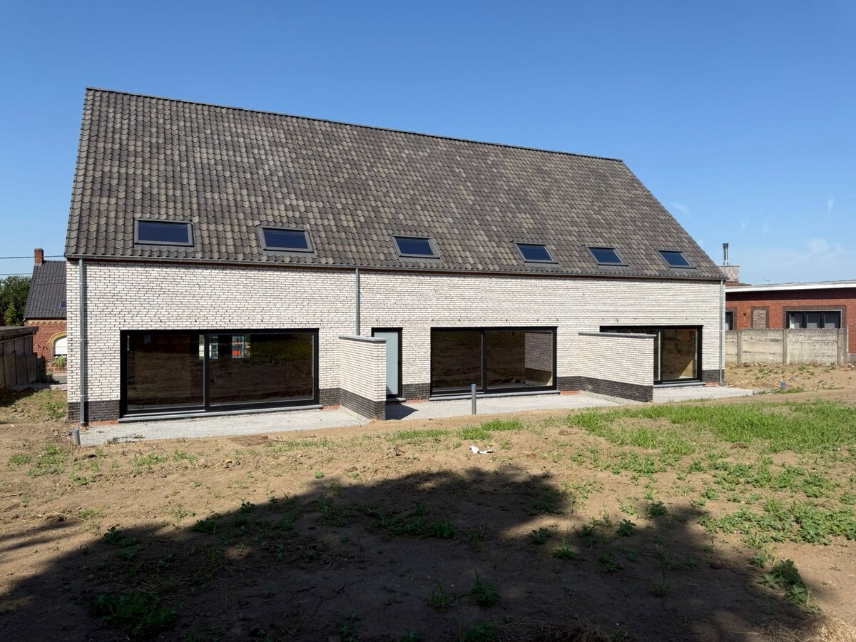 Nieuwbouwwoning met hoogstaande afwerking te Houthulst aan 6%. 