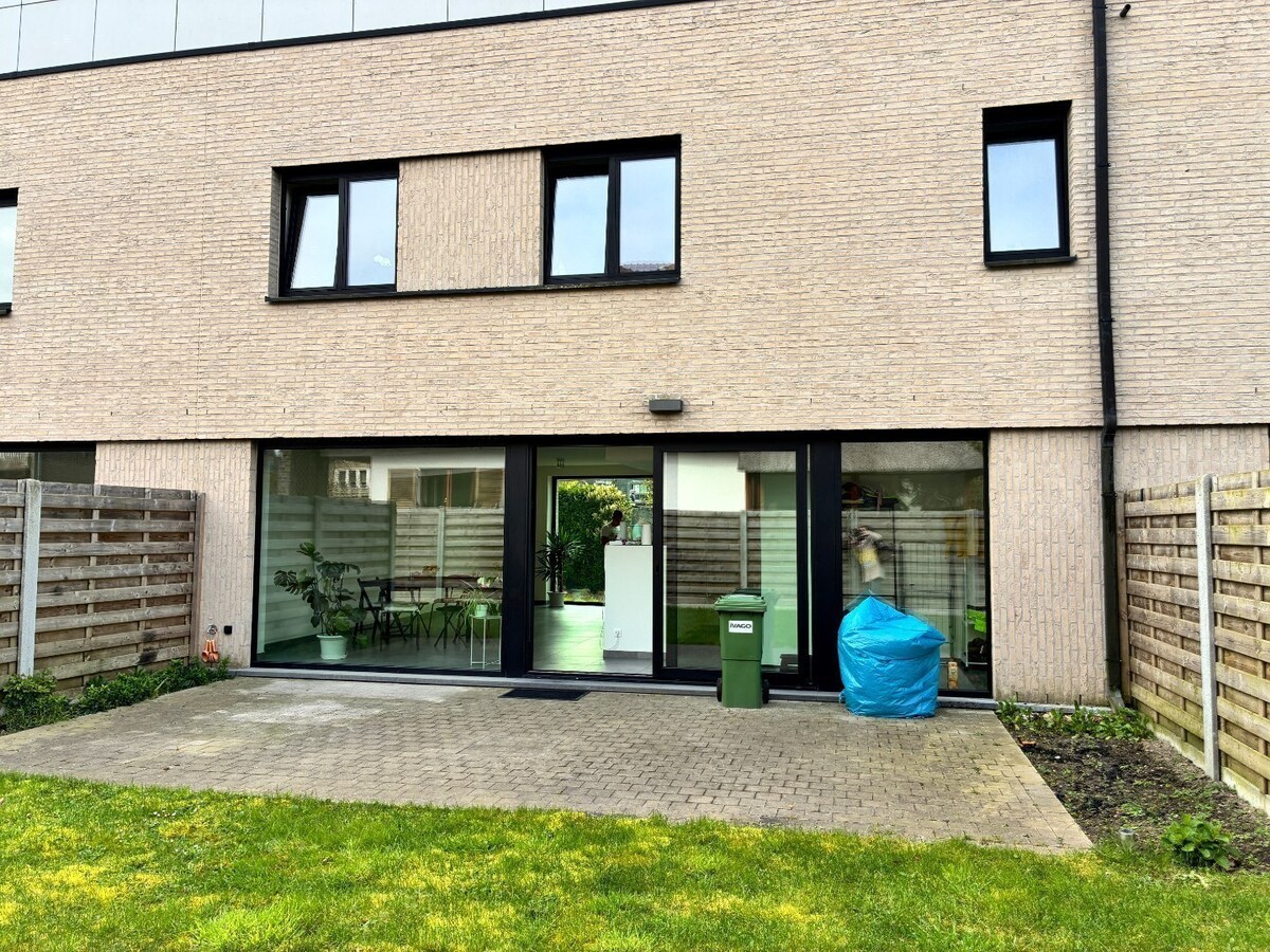 Nieuwbouwwoning op 50m van tramhalte - met terras en tuin ! 