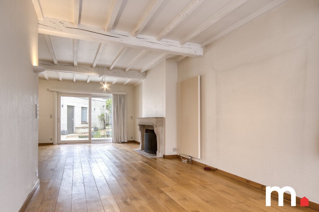 Centraal gelegen woning met privé parkeerplaats te koop in Heule ! 