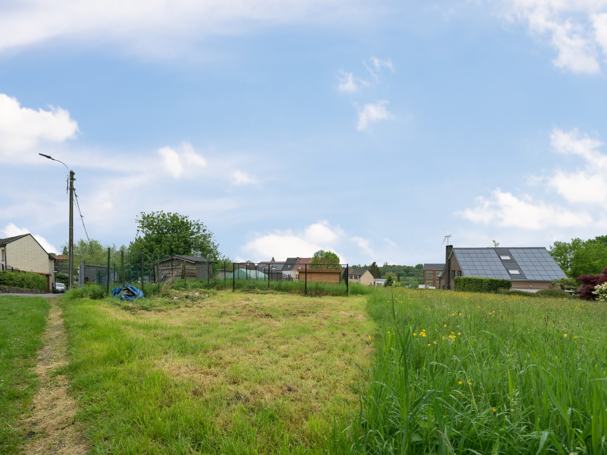 Zeer grote, instapklare woning met 6 kamers en 2 badkamers 