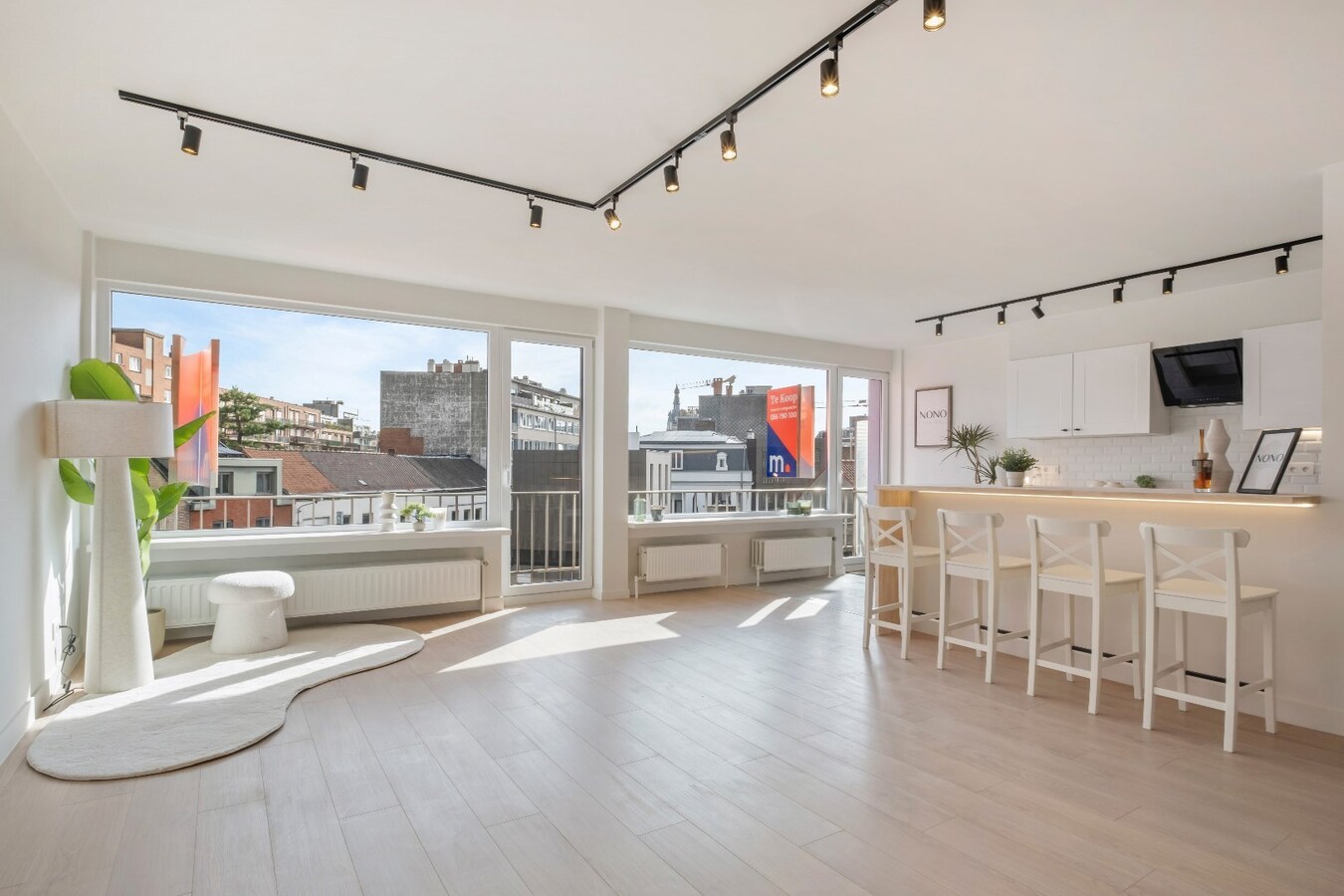 Prachtig 2-slaapkamer appartement (100m2)  met terras en garage te Kortrijk ! 