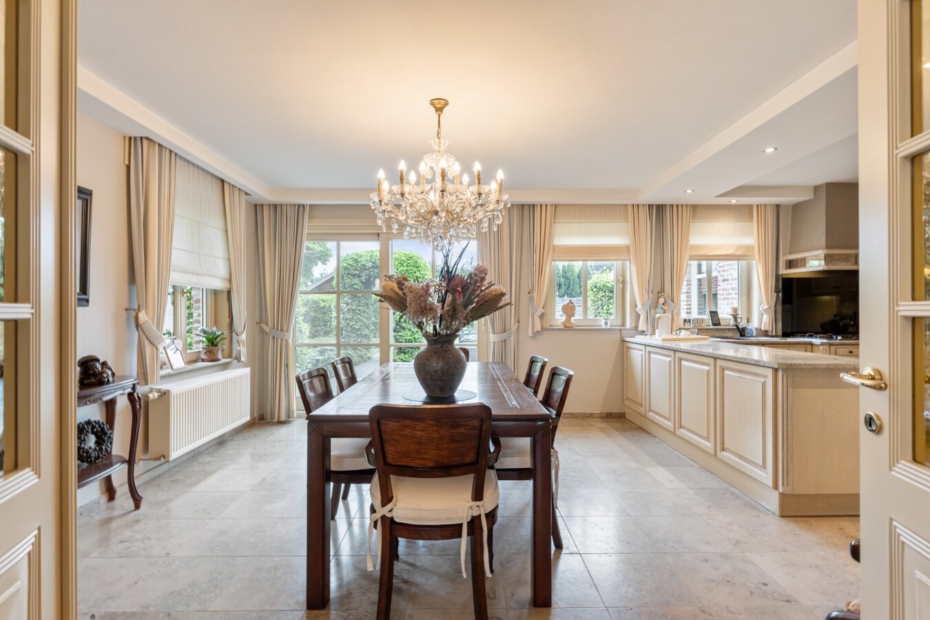 Stijlvolle, goed afgewerkte woning op een perceel van 6a32ca op een rustige locatie te Kinrooi! 