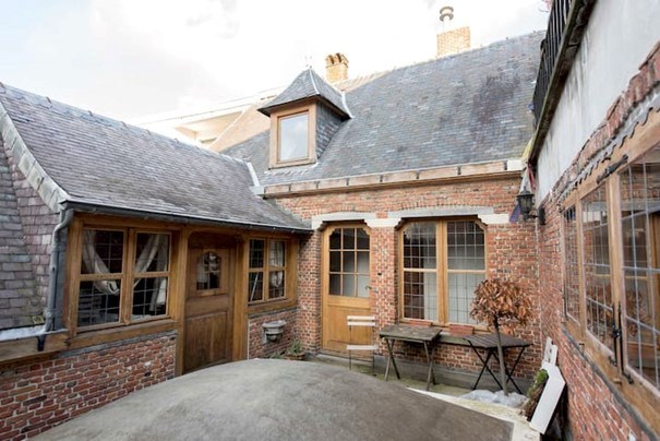 Gemeubeld appartement in centrum Antwerpen in historisch pand met zicht op de kathedraal 