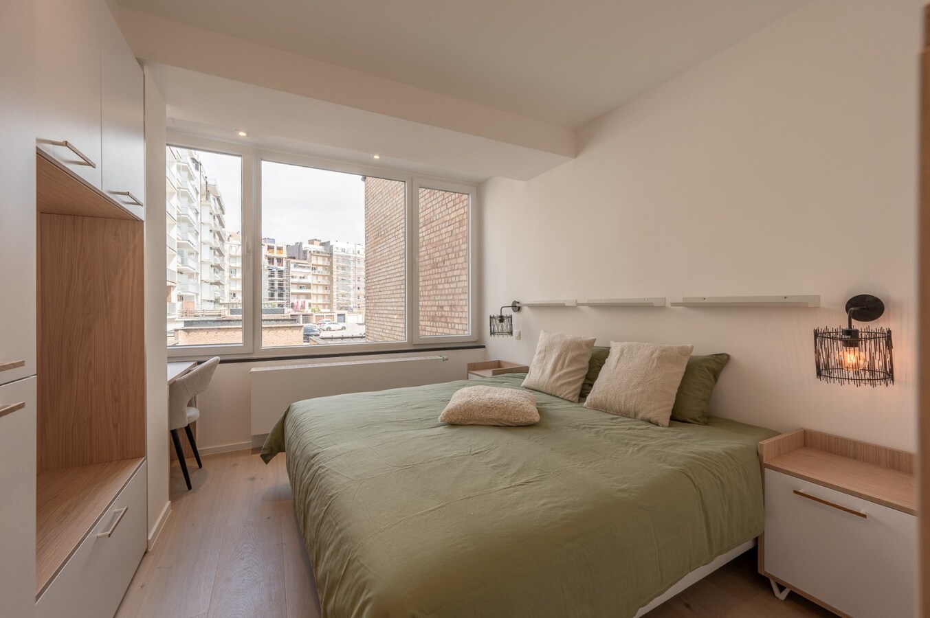 Recent gerenoveerd appartement met adembenemend zeezicht aan het Albertstrand. 