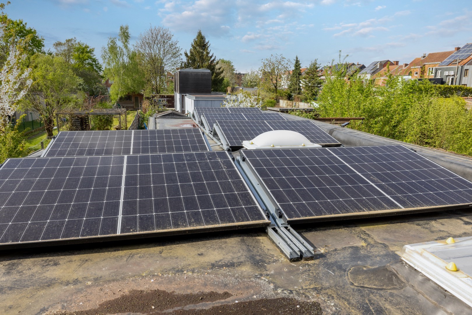 Gerenoveerde woning met 4 slaapkamers in Sint-Amandsberg! 