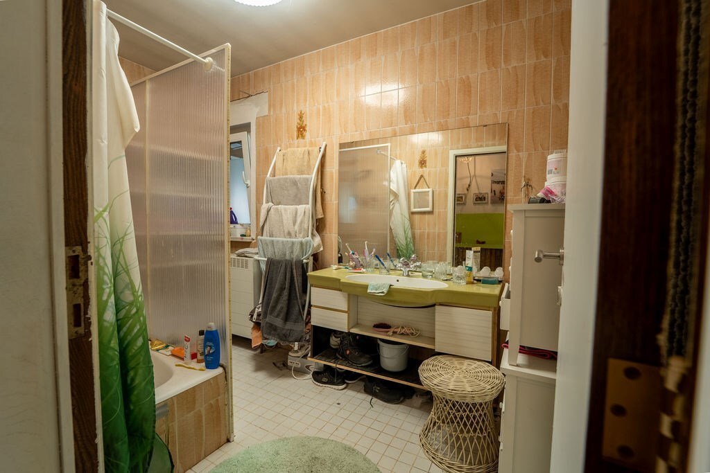 RUIME GELIJKVLOERSE WONING MET 3 SLAAPKAMERS, GARAGE EN RUIME TUIN TE HASSELT (KERMT) 