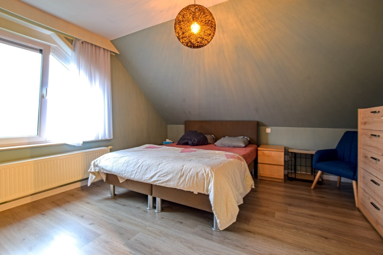 Instapklare halfopen woning met prachtige vergezichten op 386 m² te Nieuwkapelle! 