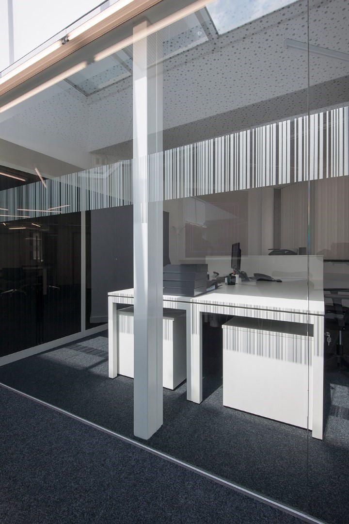 Instapklare kantoorruimte  (32 m²) met parking en alle faciliteiten inclusief, Torhout. 