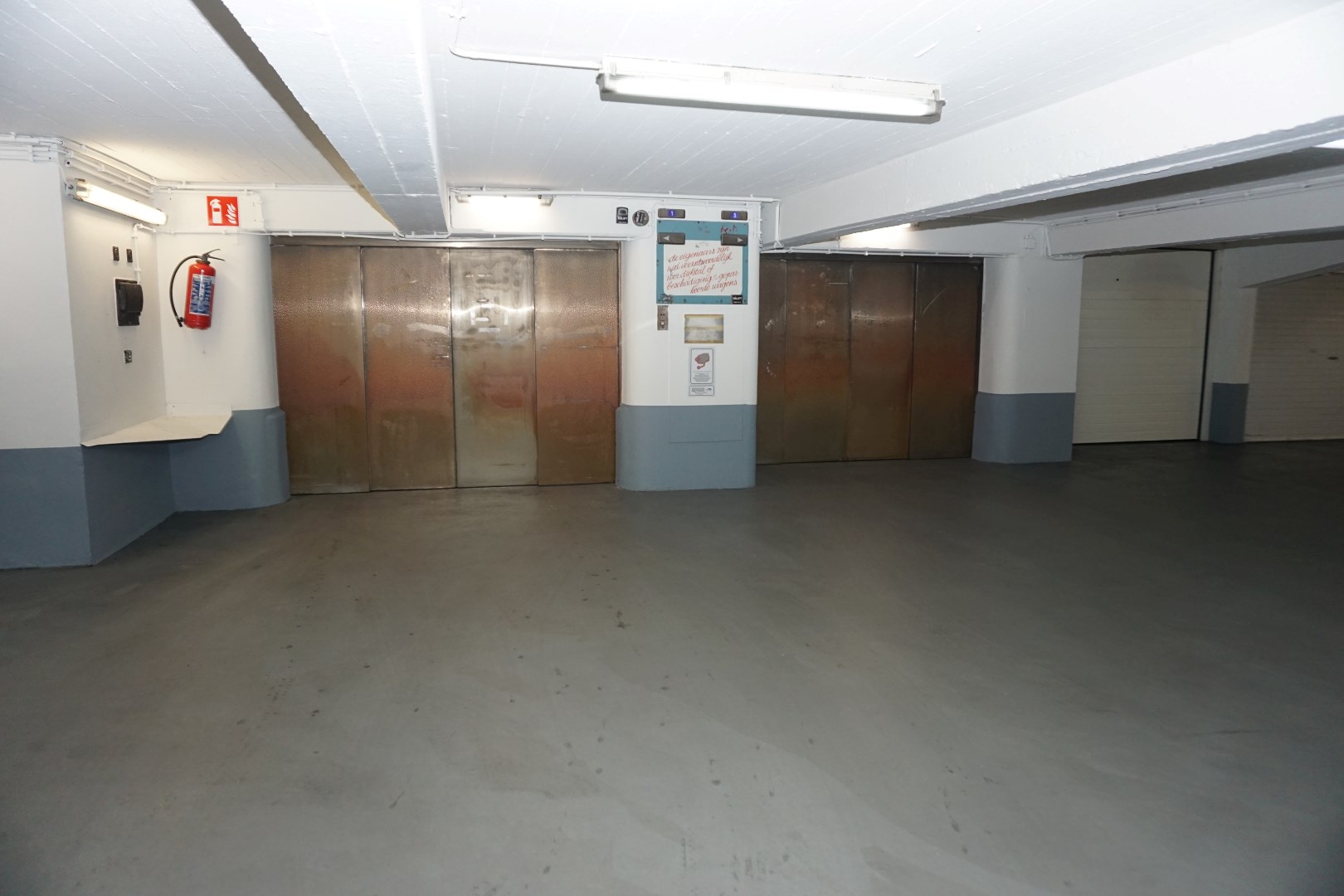 GARAGE BOX  OP TOPLIGGING - CENTRUM OOSTENDE ! 