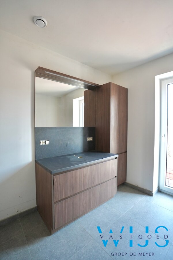 Drieslaapkamer appartement met garage in hartje Ertvelde ! 