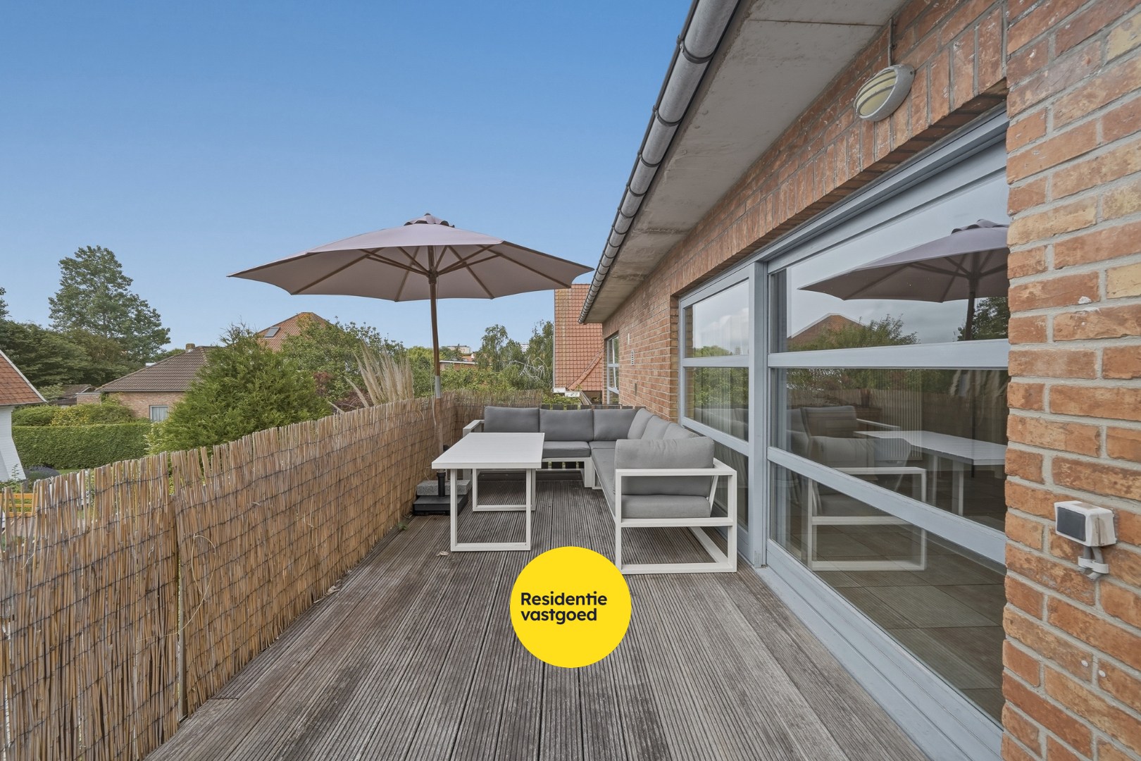 Duplex-appartement van 165 m² met garage, carport en zonnig terras in de Vicognewijk 