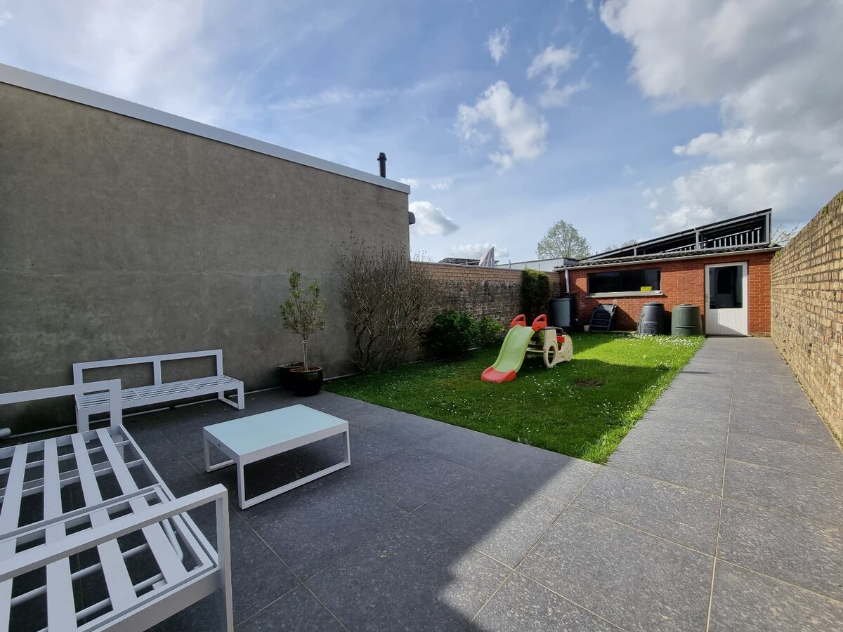 Aangename gezinswoning met tuin, garage &amp; achteruitgang - Heist 