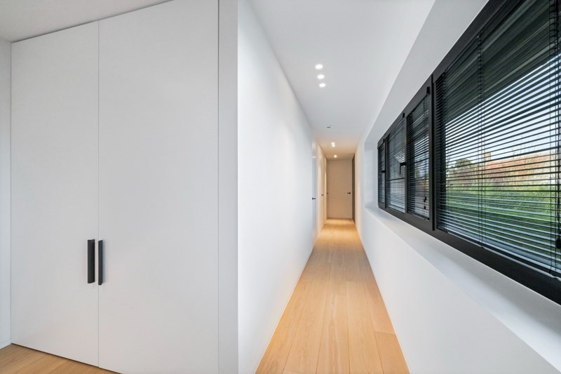 OPENDEURDAG Zaterdag 11/04  tussen 14u en 16u (Graaf Jansdijk 244) Prachtig vernieuwde koppelvilla rustig gelegen tussen Knokke centrum en Het Zoute met een perfecte Zuid-West oriëntatie. 