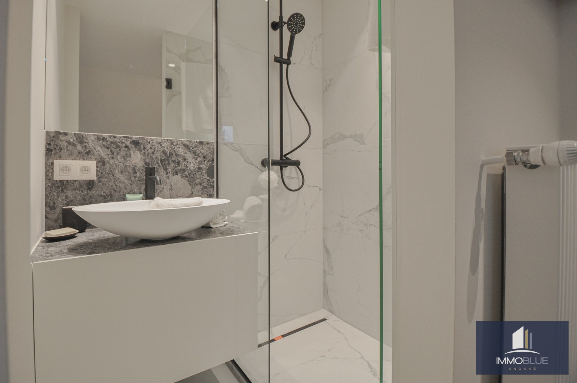 Appartement entièrement rénové avec deux grandes terrasses. 