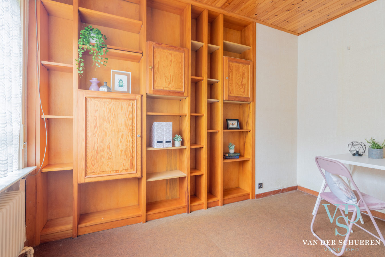 Bungalow met bijgebouw. 