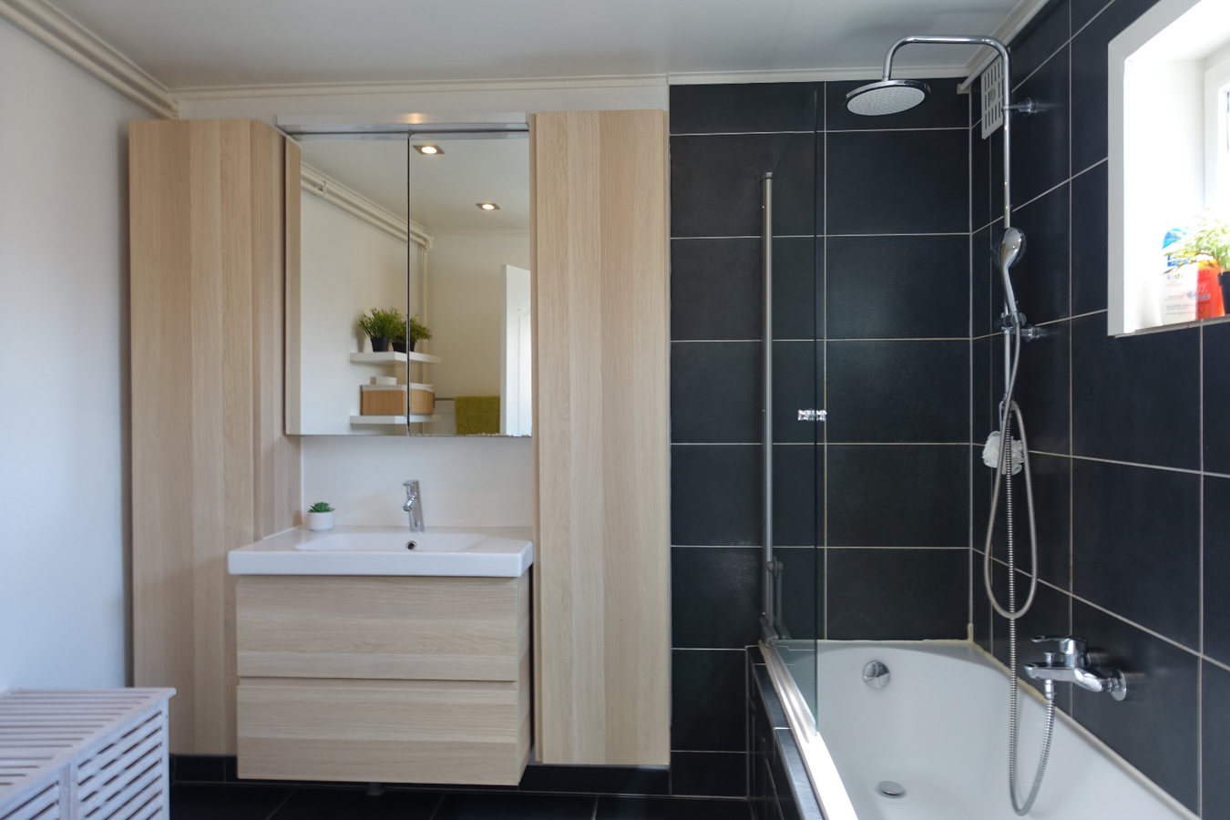 Goed gelegen hoekwoning met gezellige tuin en garage 