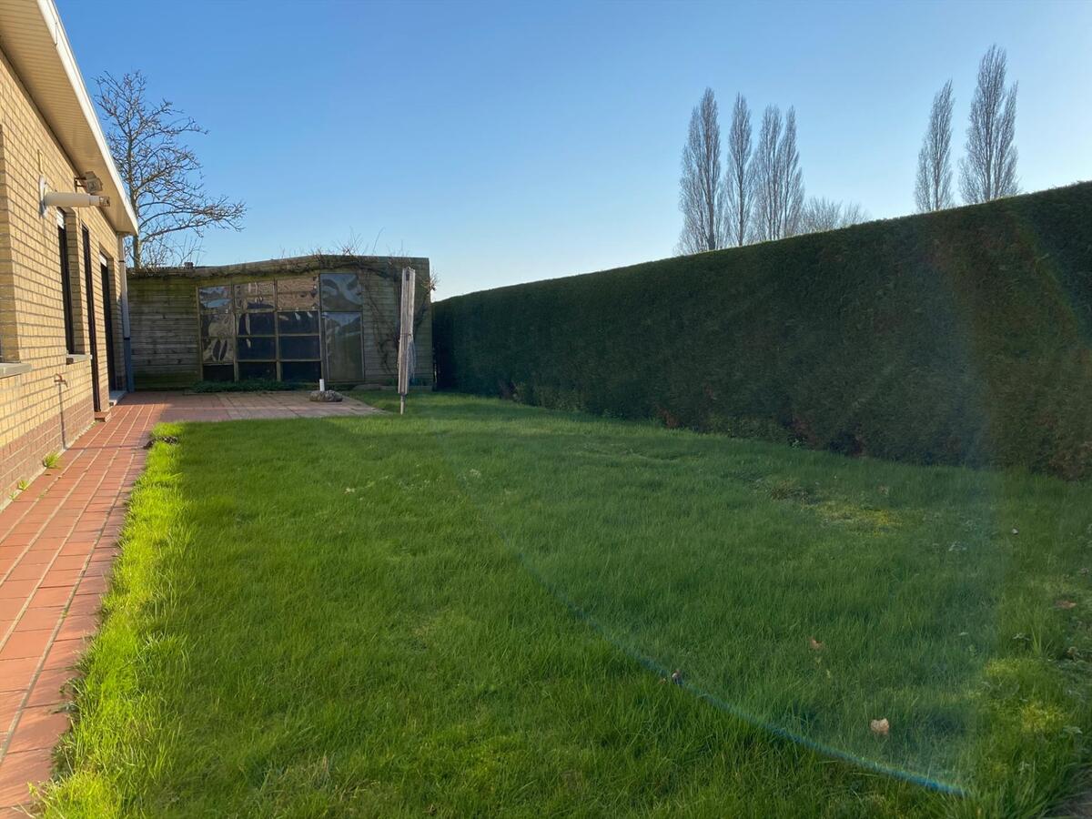 Rustig gelegen alleenstaande woning met 3 slaapkamers te Koekelare 