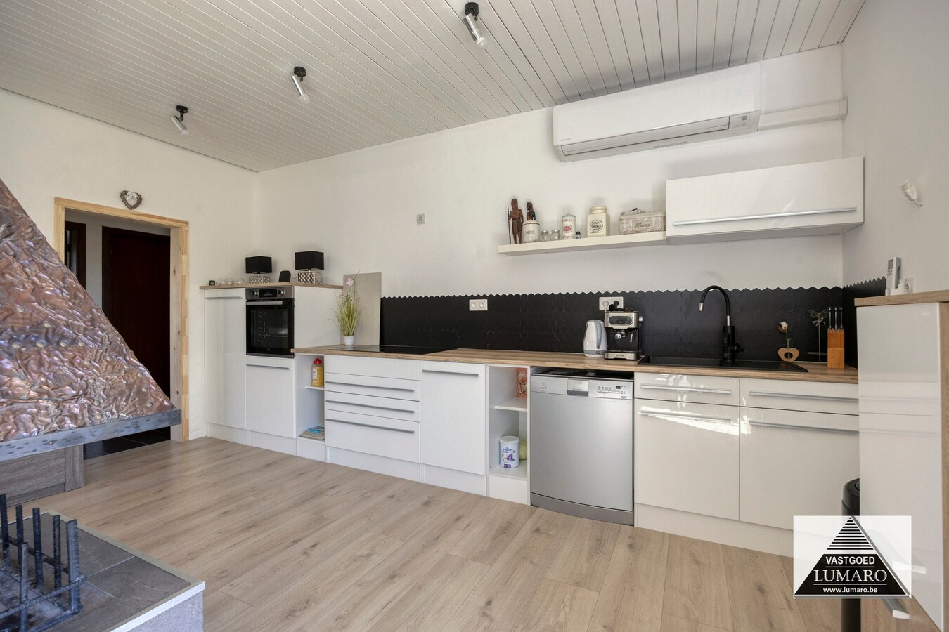 Residentiel gelegen woning met 3 ( 5 ) slaapkamers, garage. Bosomgeving! Gelijkvloers wonen. 
