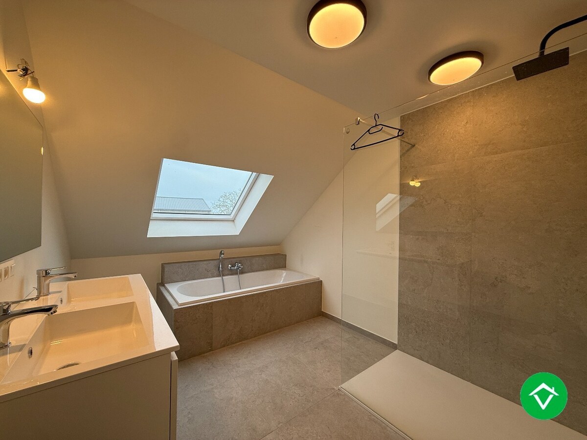 Nieuwbouwwoning met 3 slaapkamers, carport en tuin 