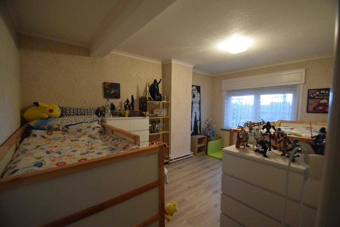 Ruime halfopen 3-slaapkamer-woning met garage en tuin 