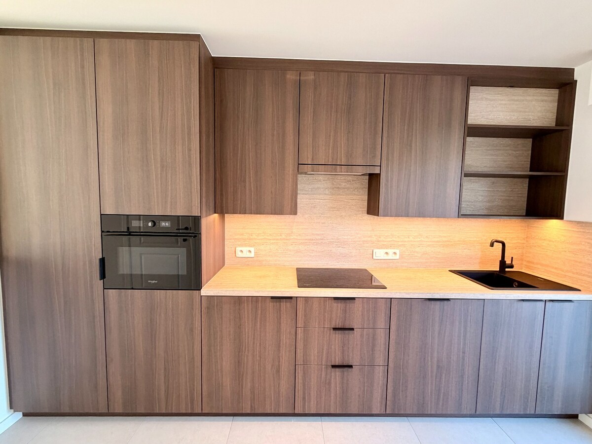 Volledig gerenoveerd en instapklaar appartement van 100 m² met grootte leefruimte en terras — centrum Bonheiden 